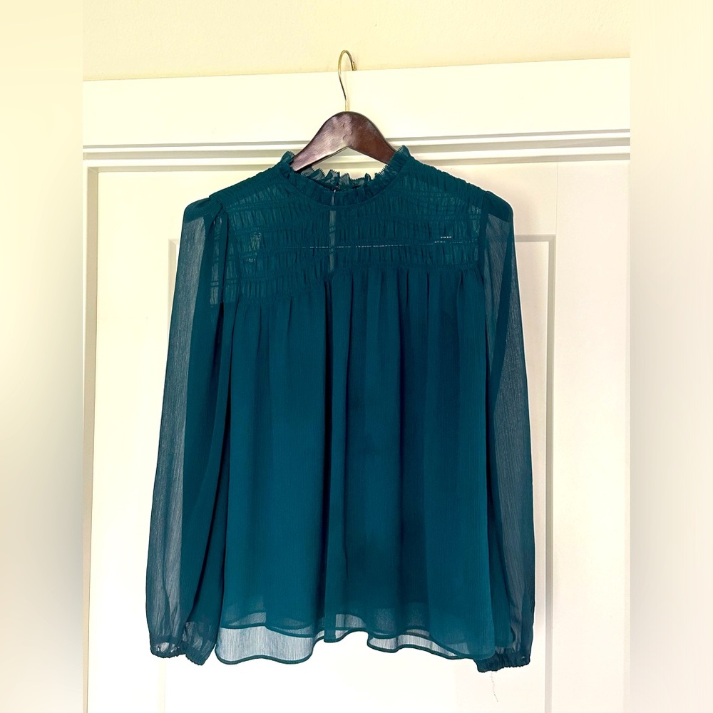 Banana Republic women’s green blouse